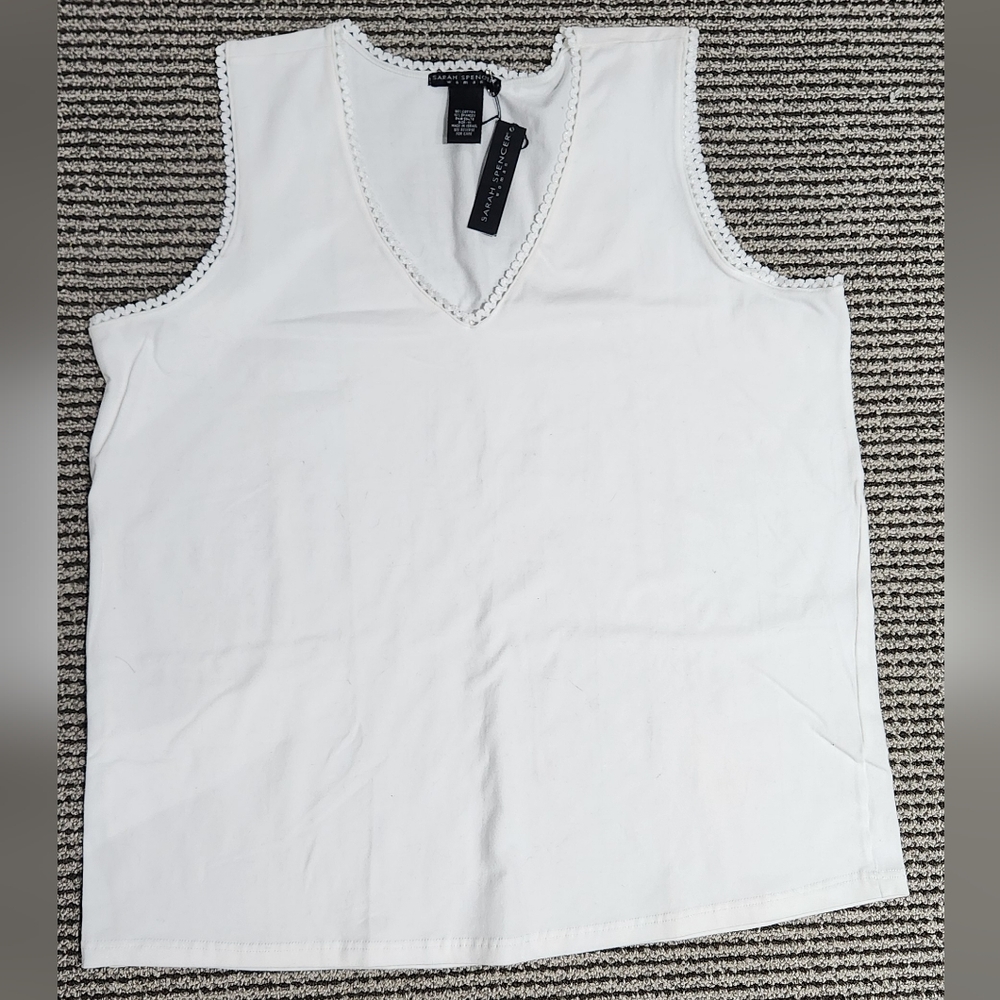 Sarah Spencer's Sleeveless white top 1x